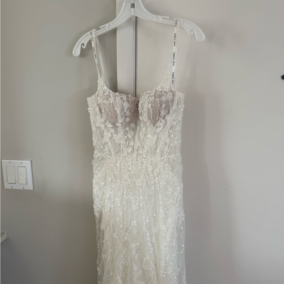 Martina Liana 510 designer Women's Wedding Dress Size 8 (USA 6) with veil - Picture 6 of 16